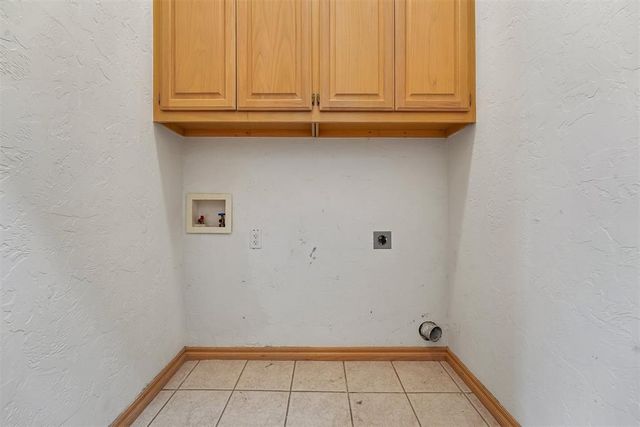 9420 Lansbrook Lane, Oklahoma City, OK 73162
