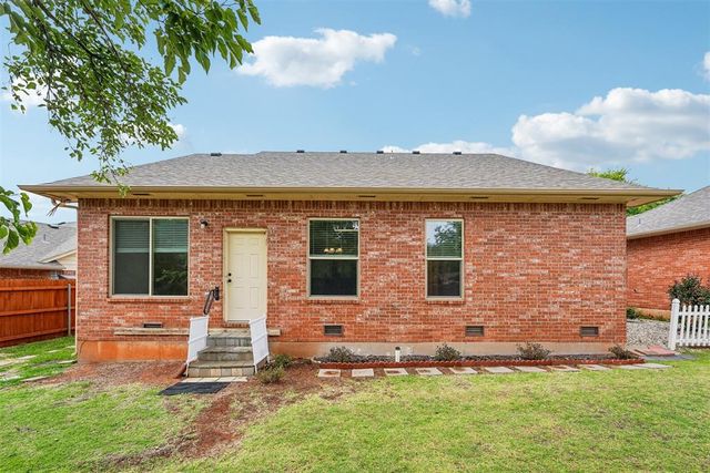 9420 Lansbrook Lane, Oklahoma City, OK 73162