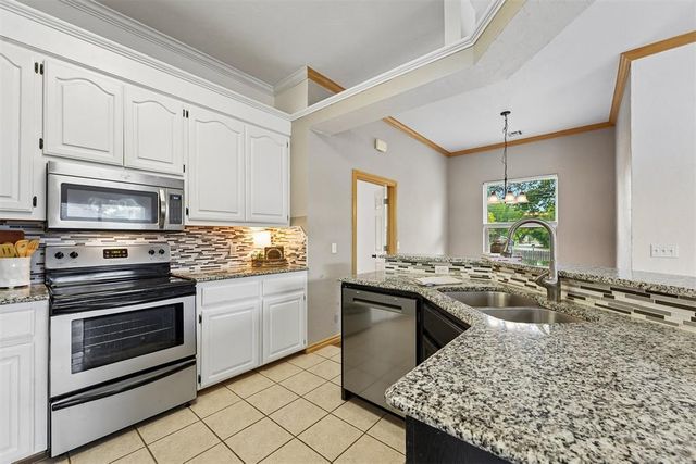 9420 Lansbrook Lane, Oklahoma City, OK 73162