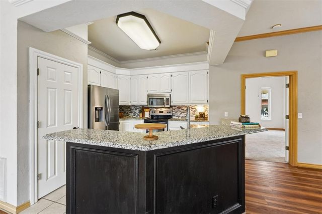 9420 Lansbrook Lane, Oklahoma City, OK 73162