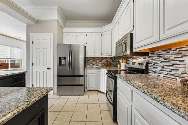 9420 Lansbrook Lane, Oklahoma City, OK 73162