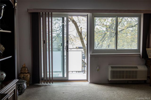 30 Greenridge Avenue 4E, White Plains, NY 10605