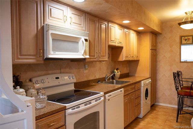 30 Greenridge Avenue 4E, White Plains, NY 10605