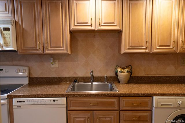 30 Greenridge Avenue 4E, White Plains, NY 10605