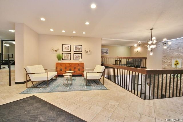 30 Greenridge Avenue 4E, White Plains, NY 10605