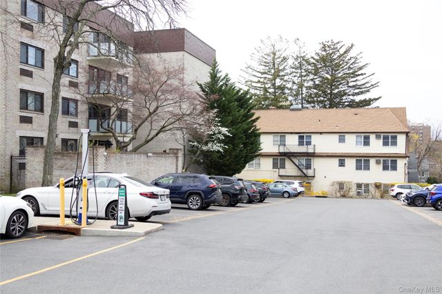 30 Greenridge Avenue 4E, White Plains, NY 10605