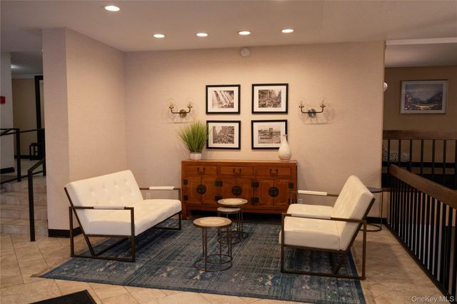 30 Greenridge Avenue 4E, White Plains, NY 10605