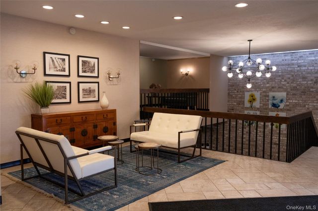 30 Greenridge Avenue 4E, White Plains, NY 10605