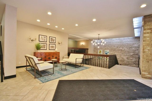 30 Greenridge Avenue 4E, White Plains, NY 10605