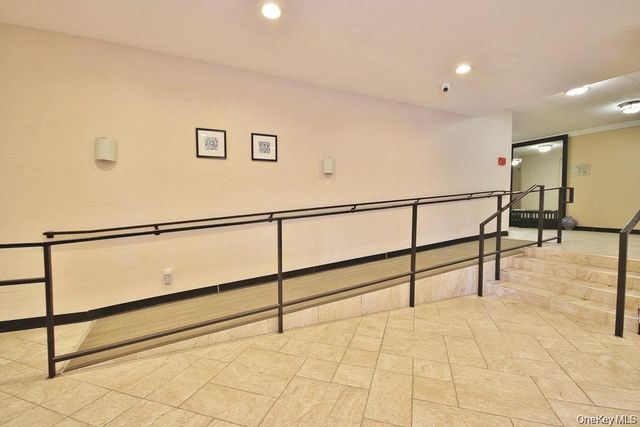 30 Greenridge Avenue 4E, White Plains, NY 10605