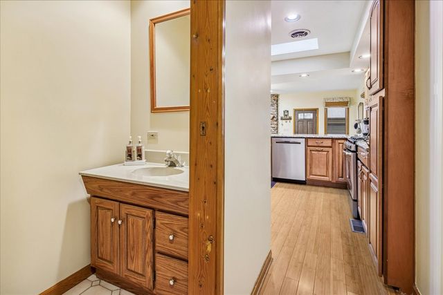 7531 W Cleveland Street, Niles, IL 60714