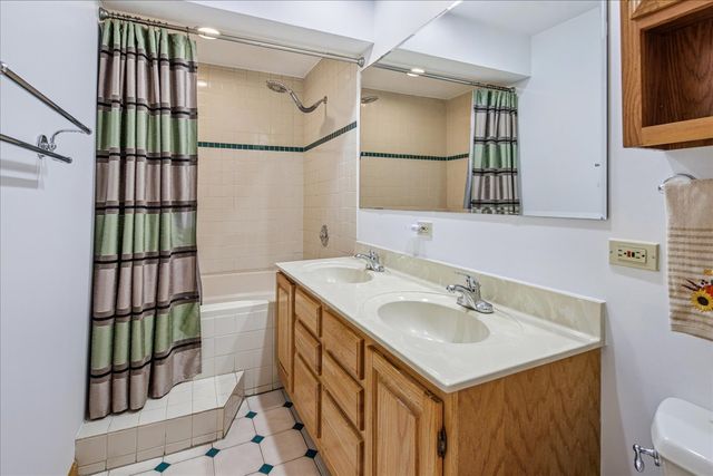 7531 W Cleveland Street, Niles, IL 60714