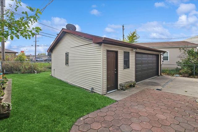 7531 W Cleveland Street, Niles, IL 60714