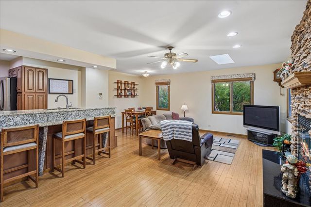 7531 W Cleveland Street, Niles, IL 60714