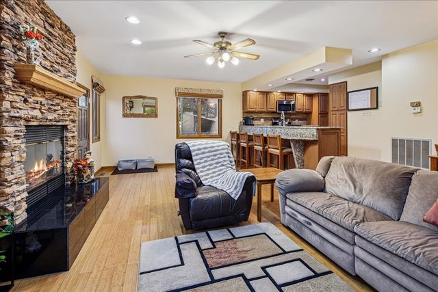 7531 W Cleveland Street, Niles, IL 60714