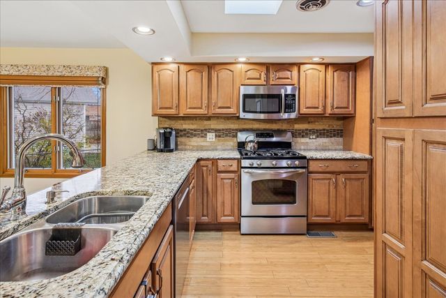 7531 W Cleveland Street, Niles, IL 60714