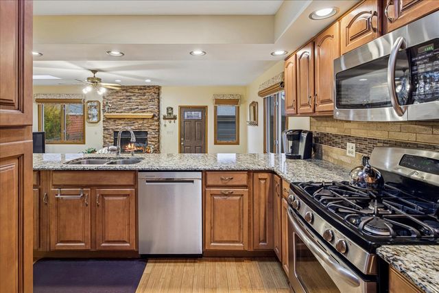 7531 W Cleveland Street, Niles, IL 60714