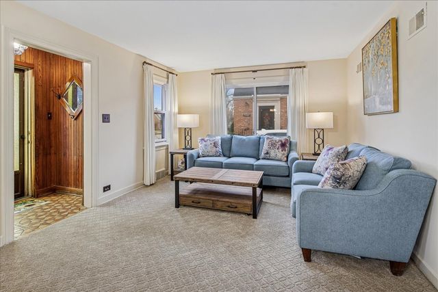 7531 W Cleveland Street, Niles, IL 60714