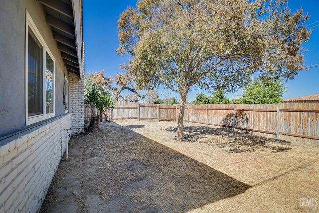 10429 Enger Street, Bakersfield, CA 93312