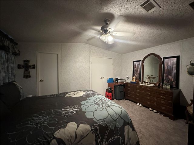 944 Whispering Pine Lane, Lufkin, TX 75901