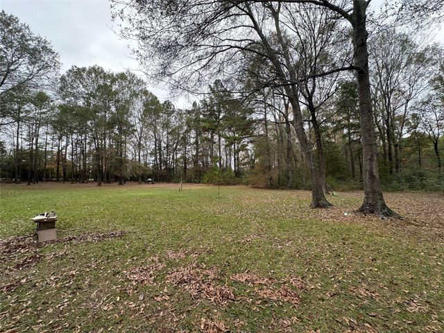 944 Whispering Pine Lane, Lufkin, TX 75901