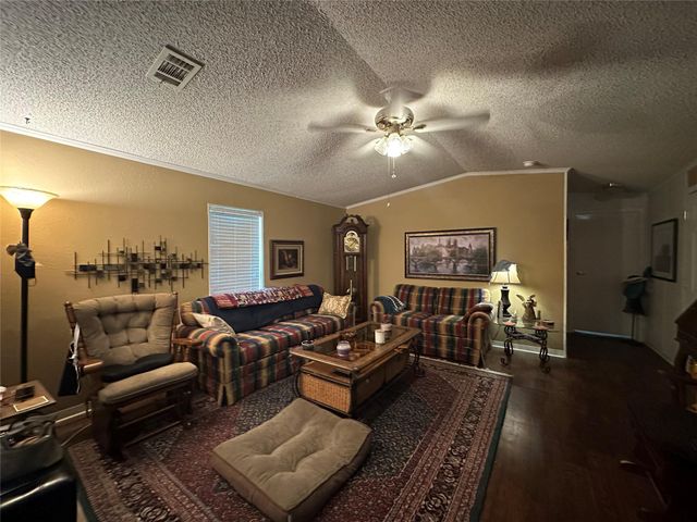 944 Whispering Pine Lane, Lufkin, TX 75901