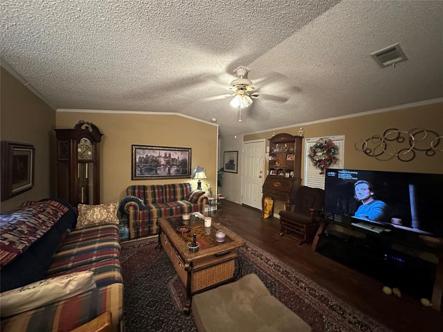 944 Whispering Pine Lane, Lufkin, TX 75901