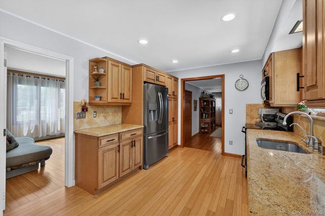 5 Gene Court, Hopewell Junction, NY 12533