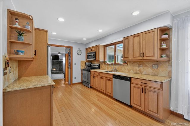 5 Gene Court, Hopewell Junction, NY 12533
