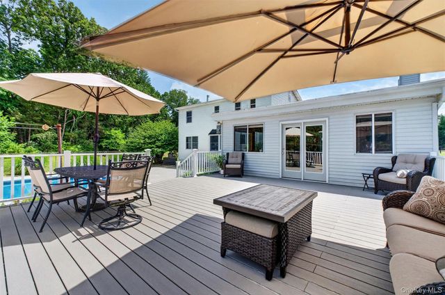 5 Gene Court, Hopewell Junction, NY 12533