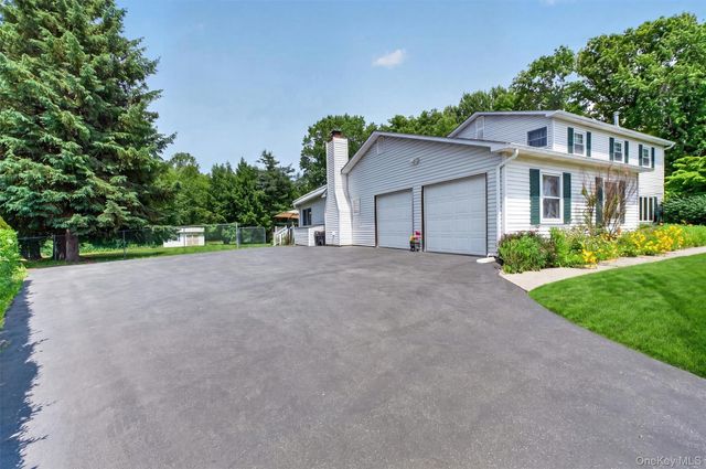 5 Gene Court, Hopewell Junction, NY 12533