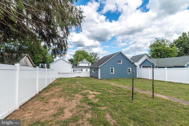 39 S NINTH ST, Quakertown, PA 18951