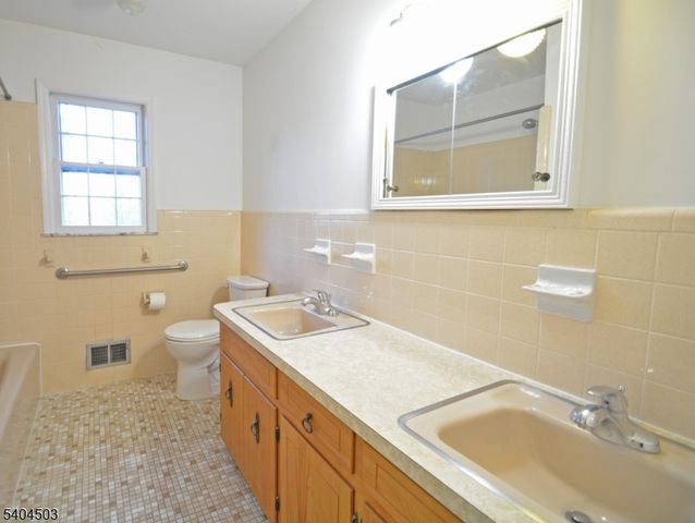 4 Tip Top Way, Berkeley Heights Twp., NJ 07922