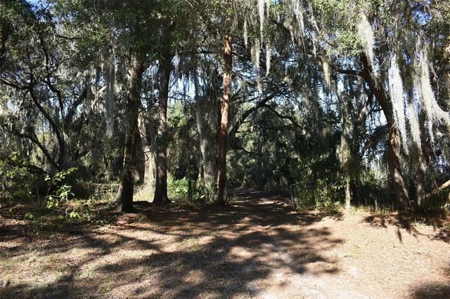 13800 COUNTY ROAD 450, Umatilla, FL 32784