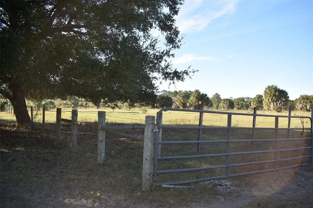 13800 COUNTY ROAD 450, Umatilla, FL 32784