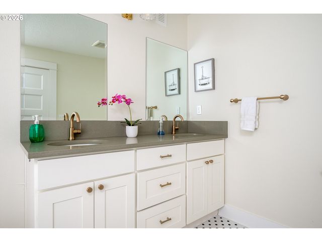 4824 Ne 8TH Ave, Portland, OR 97211
