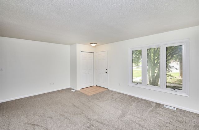 204 Holiday Circle 26, West Des Moines, IA 50265