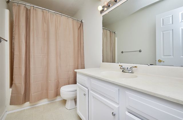 204 Holiday Circle 26, West Des Moines, IA 50265