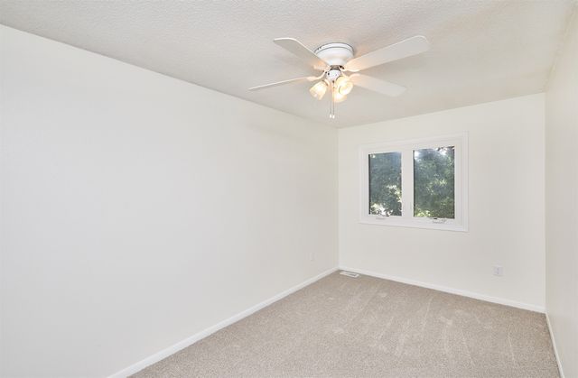 204 Holiday Circle 26, West Des Moines, IA 50265