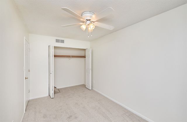 204 Holiday Circle 26, West Des Moines, IA 50265