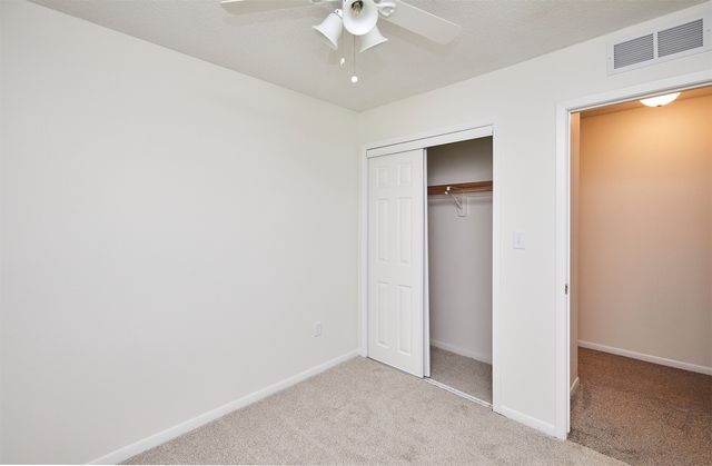 204 Holiday Circle 26, West Des Moines, IA 50265