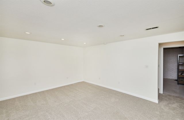 204 Holiday Circle 26, West Des Moines, IA 50265