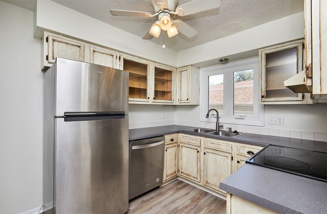 204 Holiday Circle 26, West Des Moines, IA 50265