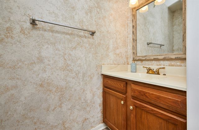 204 Holiday Circle 26, West Des Moines, IA 50265