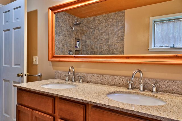 185 Beans Bridge Road, Rochester, VT 05767