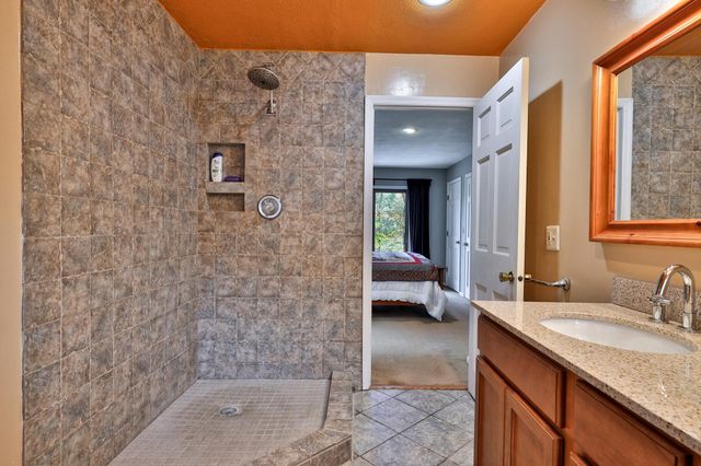 185 Beans Bridge Road, Rochester, VT 05767