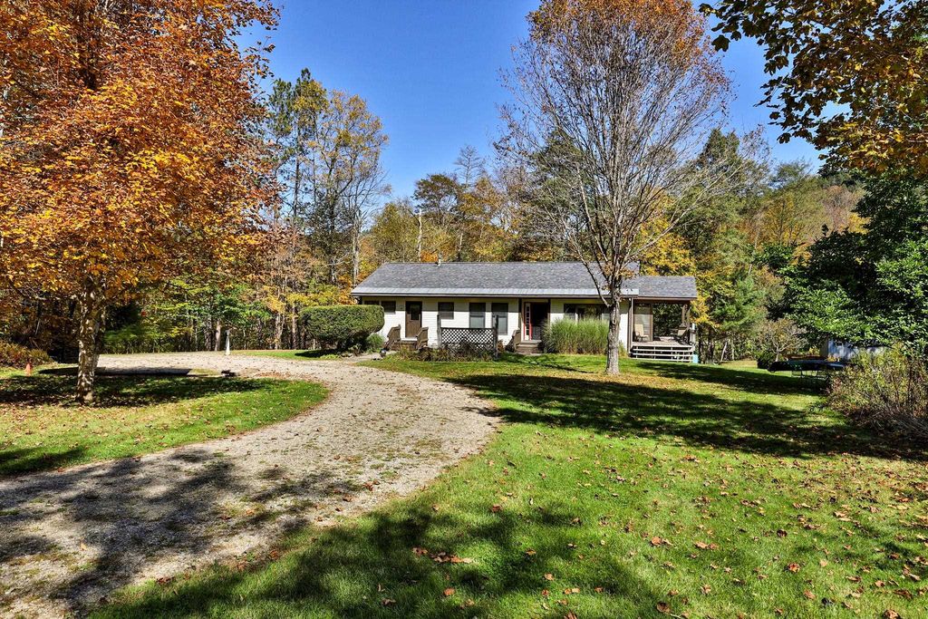 185 Beans Bridge Road, Rochester, VT 05767