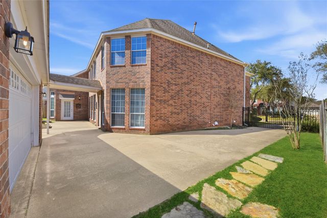 5910 Willowfield Court, Sugar Land, TX 77479