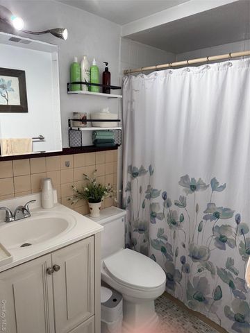 11949 6th Avenue, College Point, NY 11356