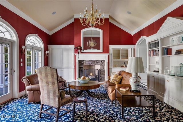 44 Turner Lane, Colonie, NY 12211